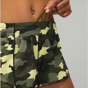 Lululemon Heritage 365 Camo Hotty Hot Shorts Size 6